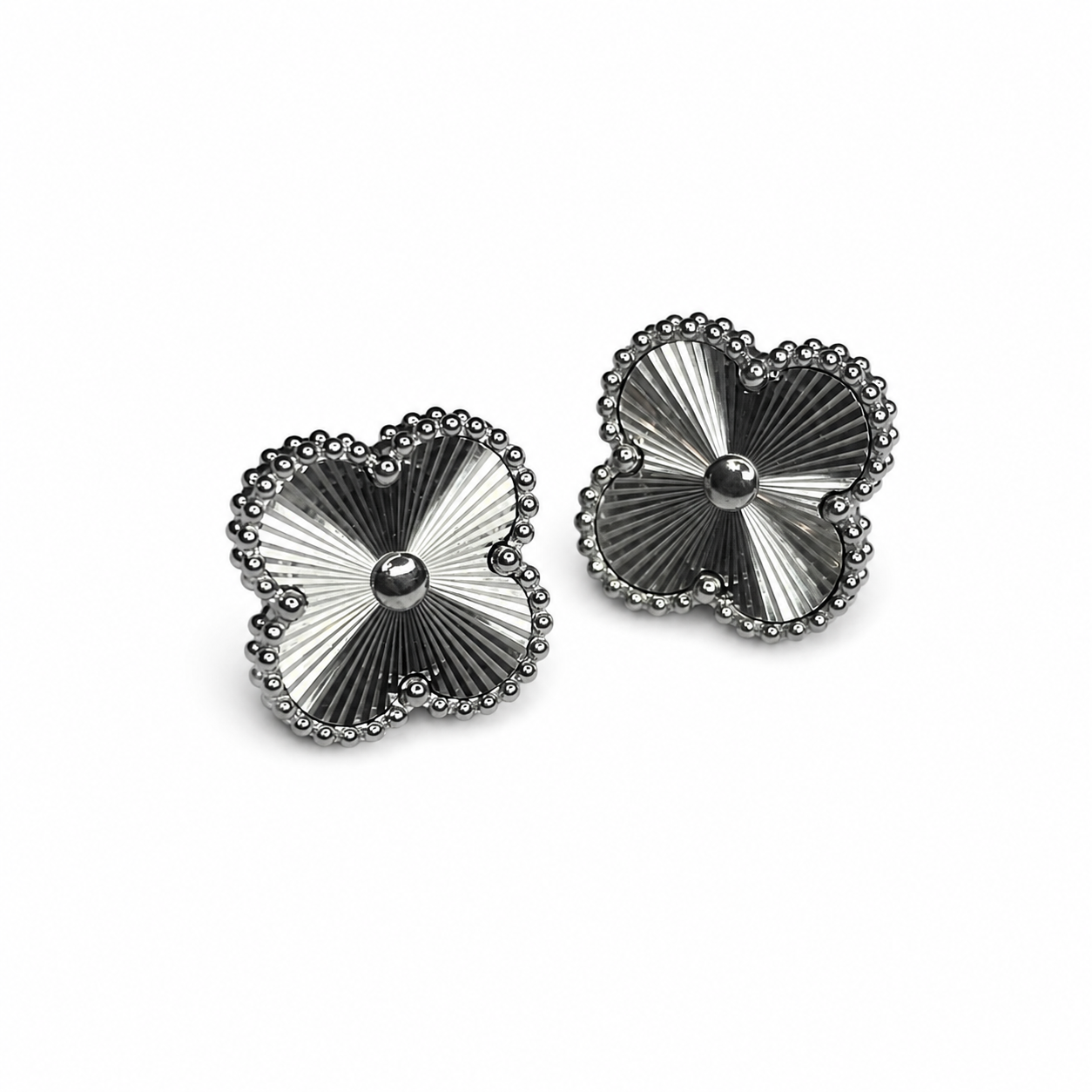 Brincos Shiny Silver Clover