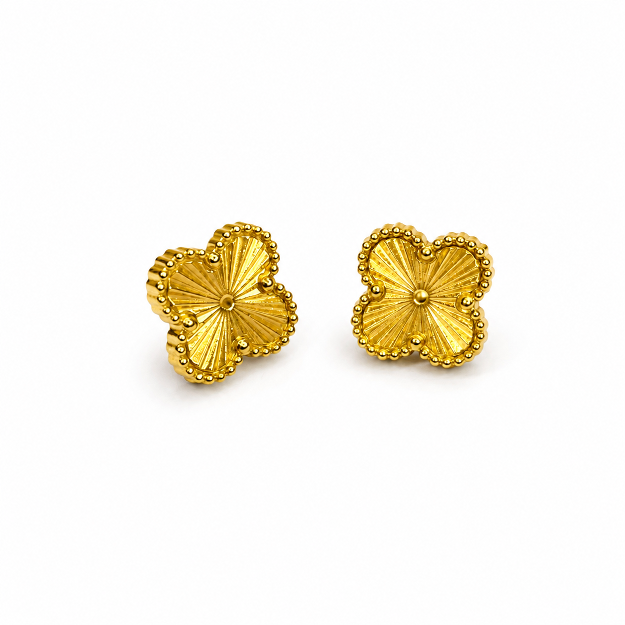 Brincos Shiny Gold Clover Mini