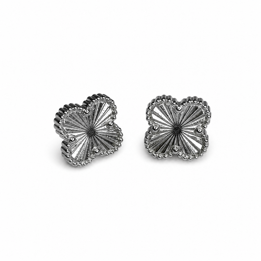 Brincos Shiny Silver Clover Mini