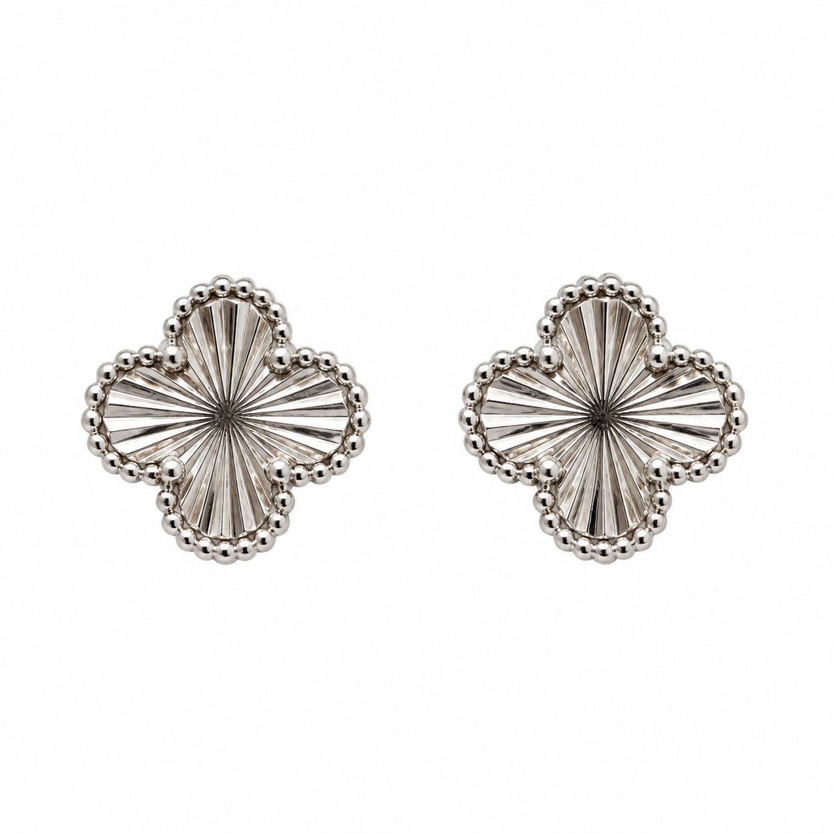 Brincos Shiny Silver Clover Mini
