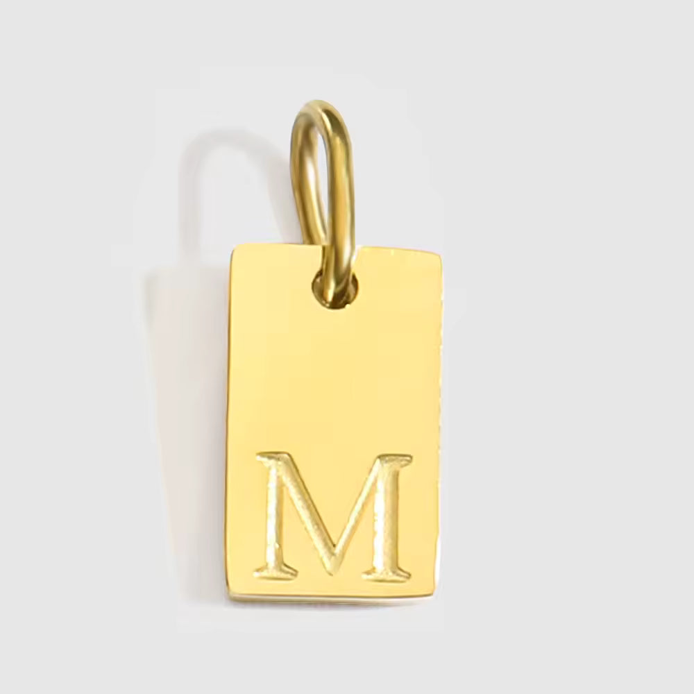 Pendente Engraved Letter
