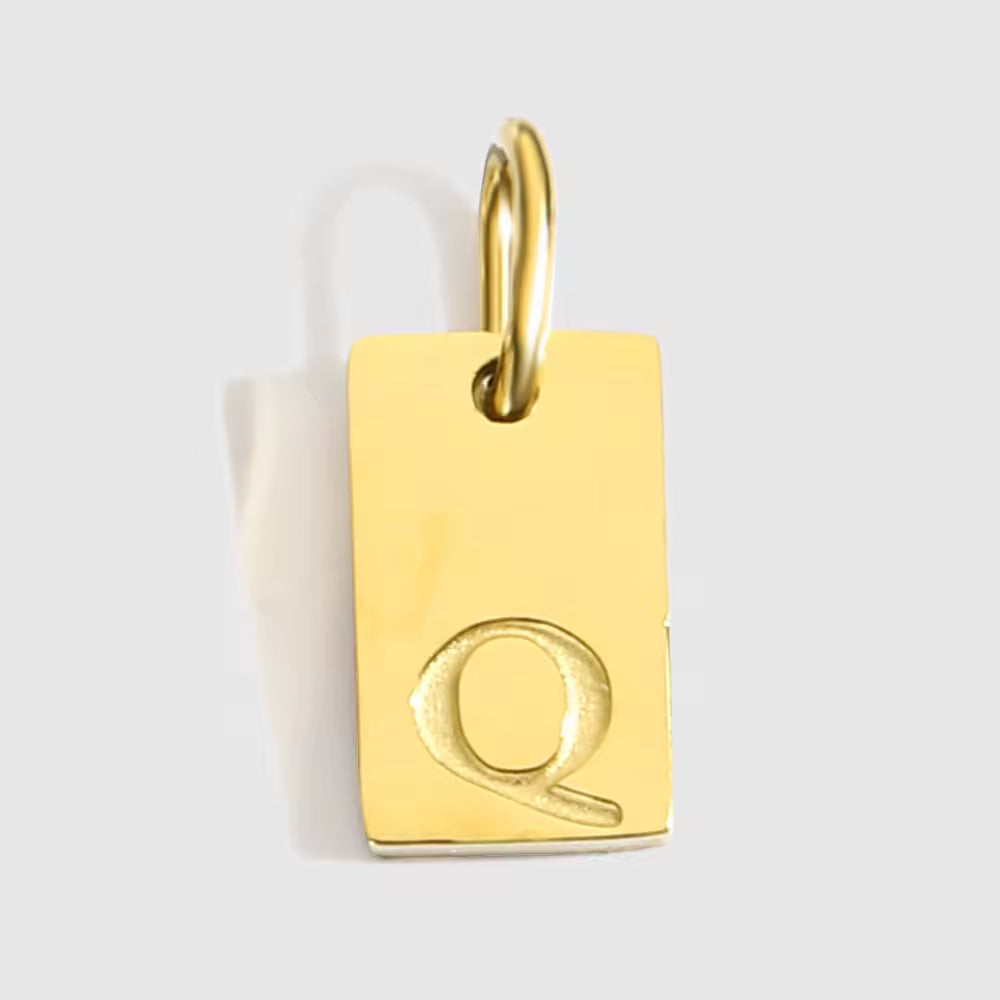Pendente Engraved Letter