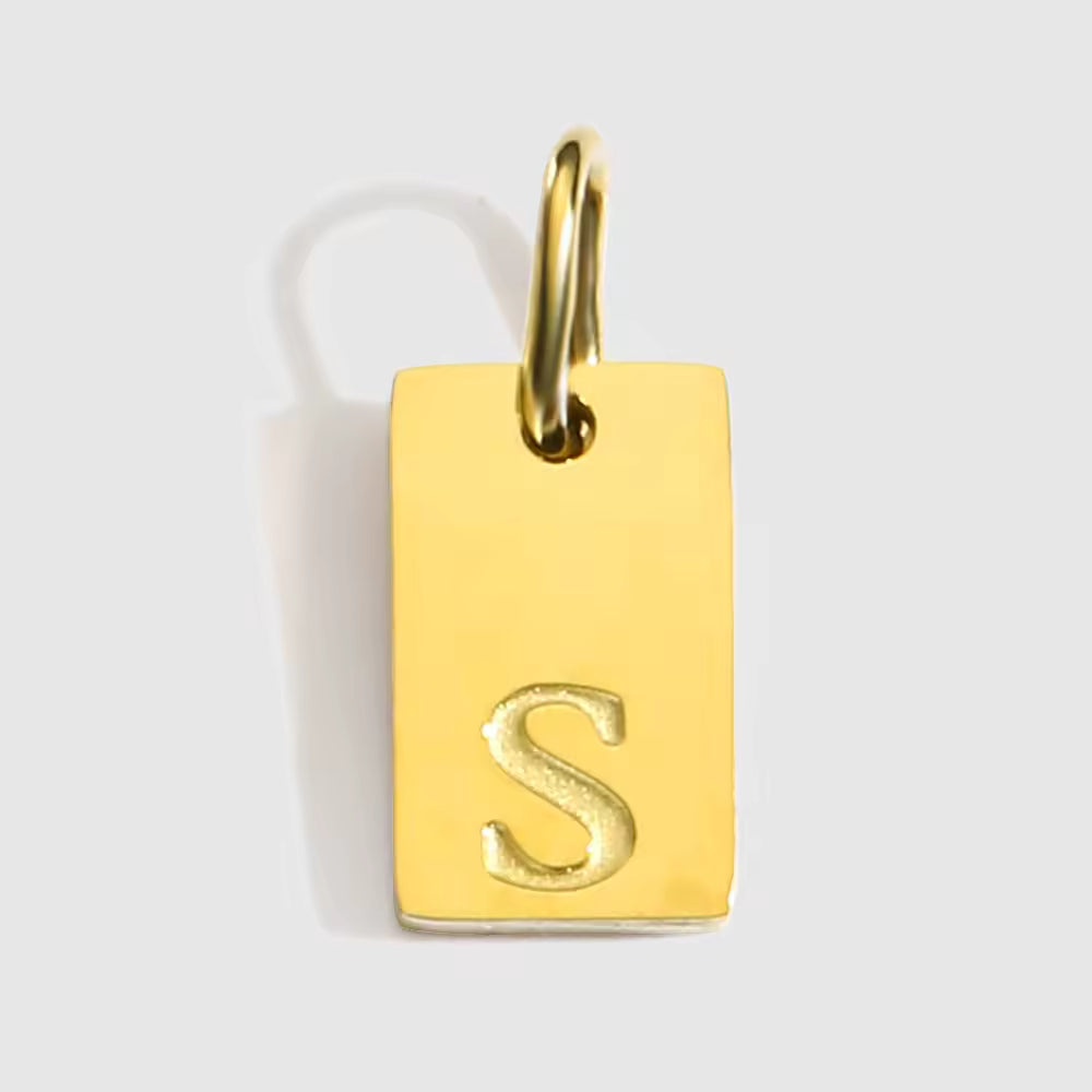 Pendente Engraved Letter
