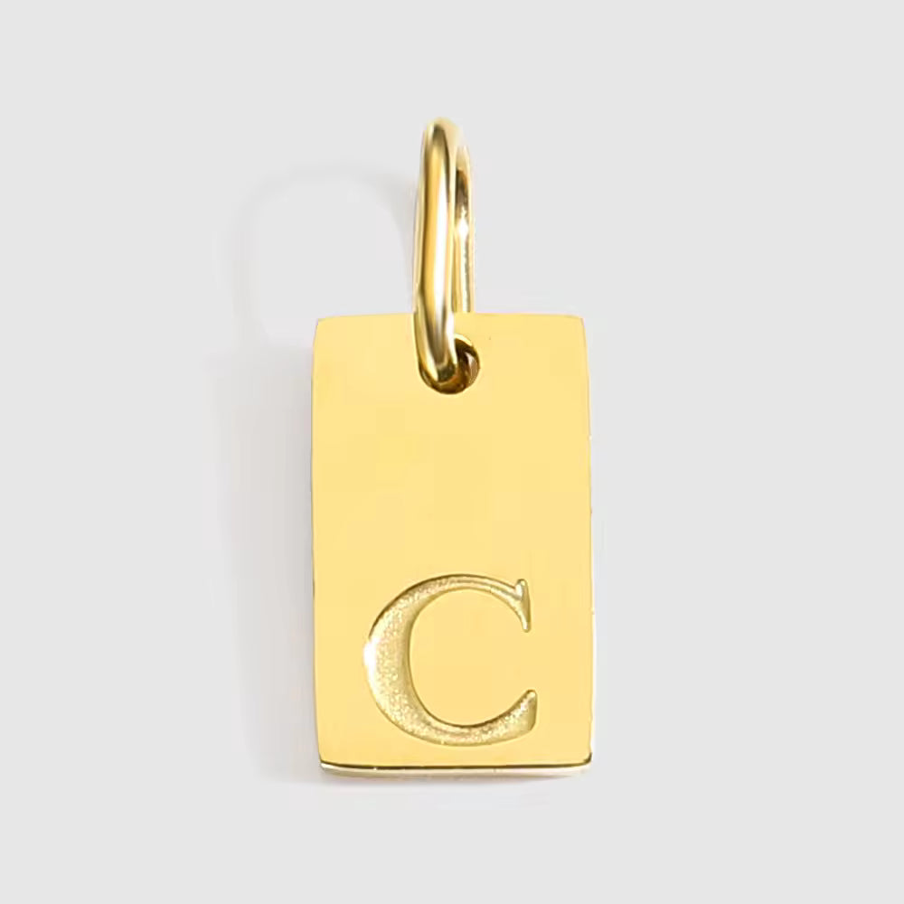 Pendente Engraved Letter