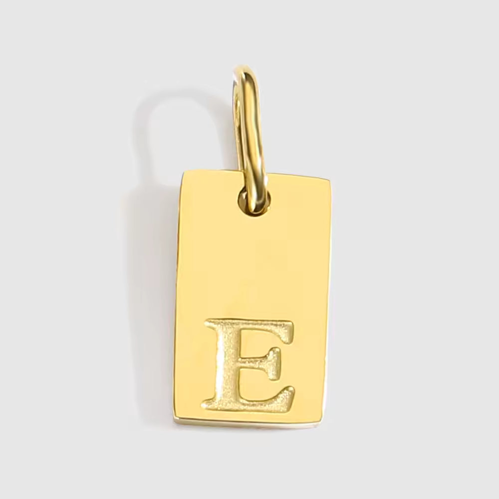 Pendente Engraved Letter