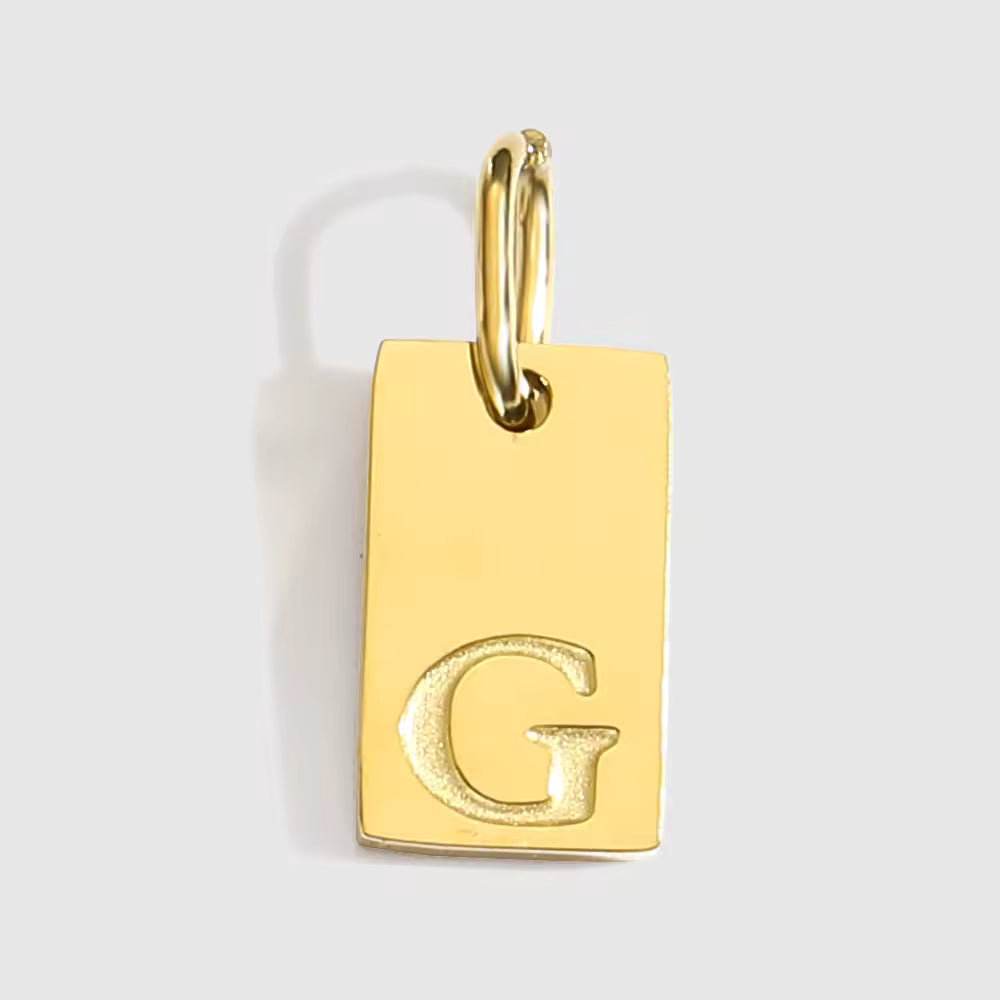 Pendente Engraved Letter
